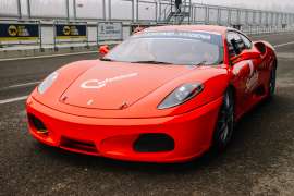 giro in pista ferrari maranello