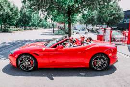 Test drive a Maranello Ferrari california